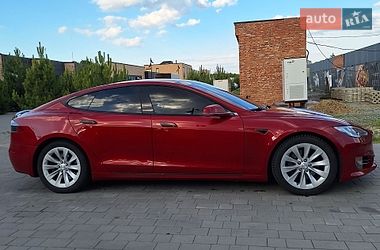 Ліфтбек Tesla Model S 2016 в Хмельницькому фото 10 Ліфтбек Tesla Model S 2016 в Хмельницькому