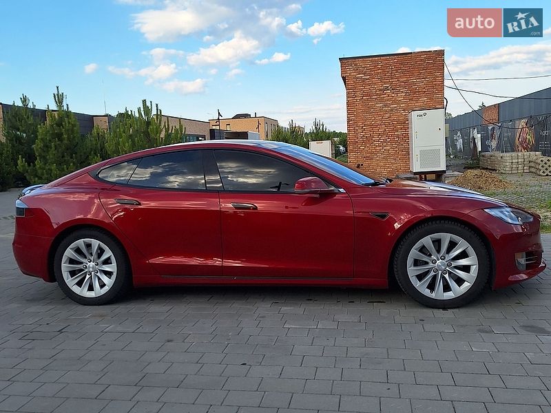 Ліфтбек Tesla Model S 2016 в Хмельницькому фото 10 Ліфтбек Tesla Model S 2016 в Хмельницькому