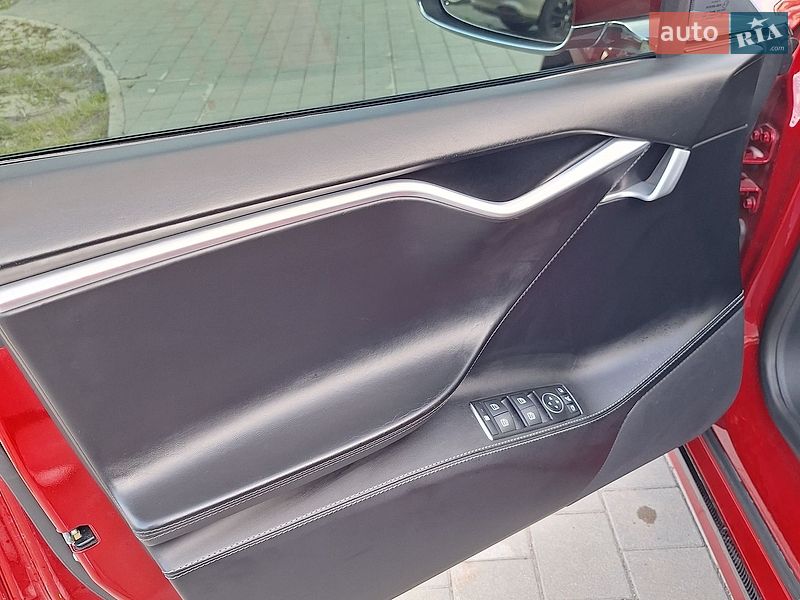 Ліфтбек Tesla Model S 2016 в Хмельницькому фото 13 Ліфтбек Tesla Model S 2016 в Хмельницькому