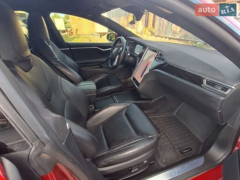 Ліфтбек Tesla Model S 2016 в Хмельницькому фото 15 Ліфтбек Tesla Model S 2016 в Хмельницькому