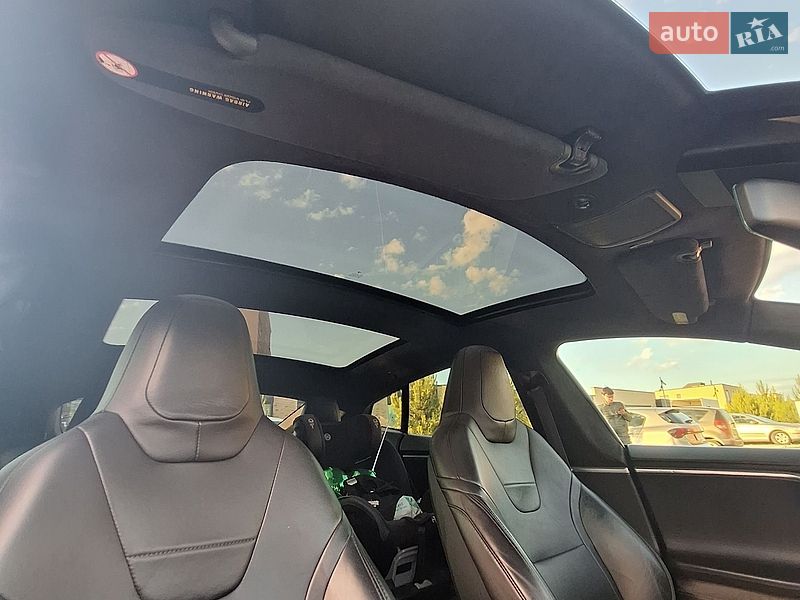 Ліфтбек Tesla Model S 2016 в Хмельницькому фото 16 Ліфтбек Tesla Model S 2016 в Хмельницькому