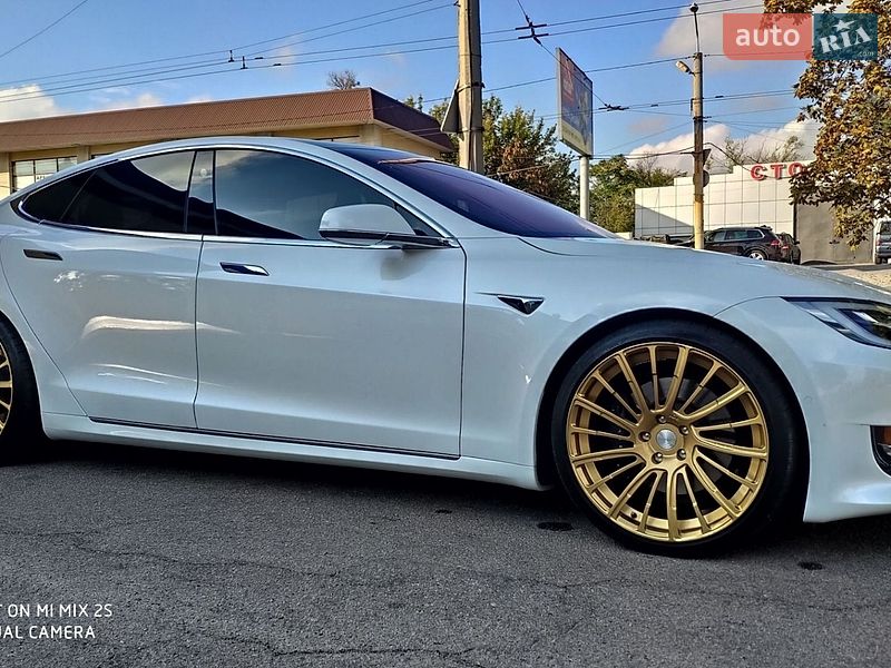 Лифтбек Tesla Model S 2019 в Днепре фото 14 Лифтбек Tesla Model S 2019 в Днепре