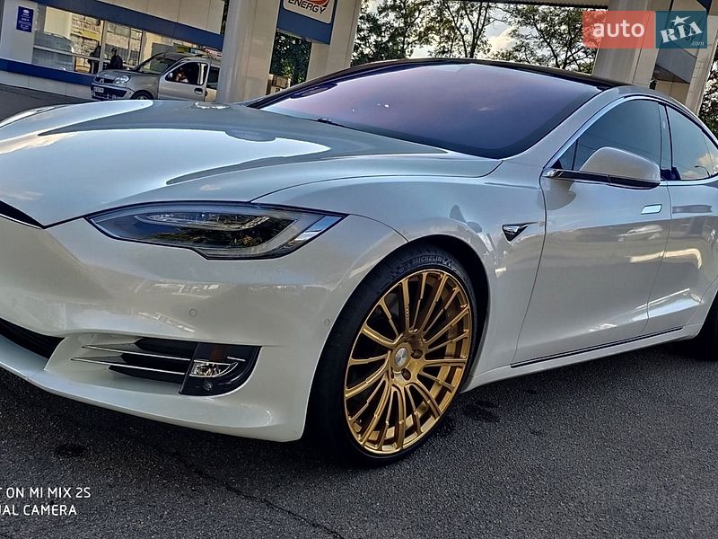 Лифтбек Tesla Model S 2019 в Днепре фото 26 Лифтбек Tesla Model S 2019 в Днепре