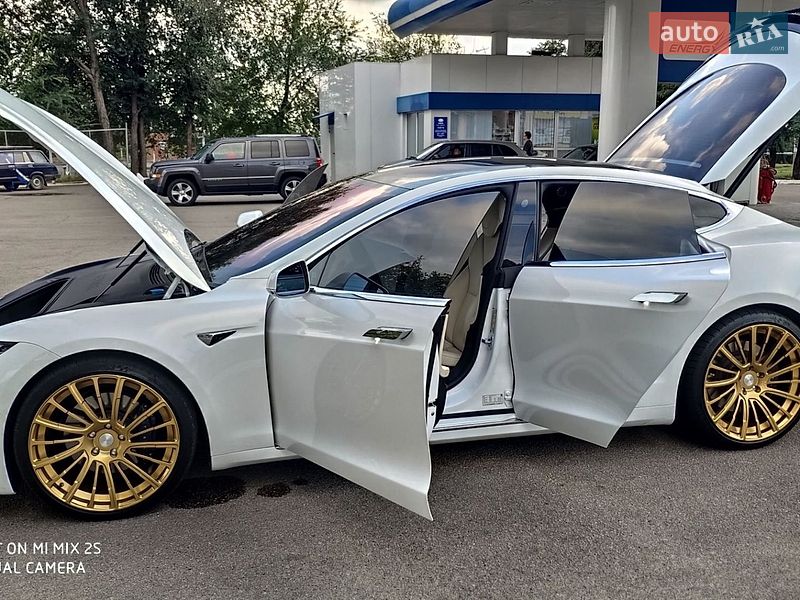 Лифтбек Tesla Model S 2019 в Днепре фото 98 Лифтбек Tesla Model S 2019 в Днепре