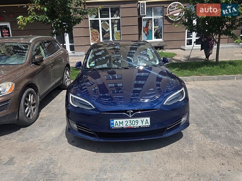 Лифтбек Tesla Model S 2017 в Житомире