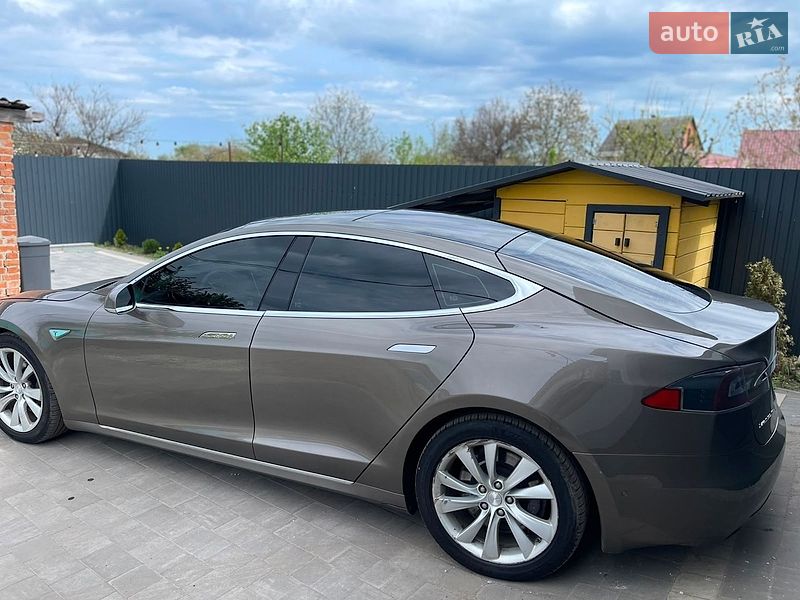 Лифтбек Tesla Model S 2016 в Полтаве