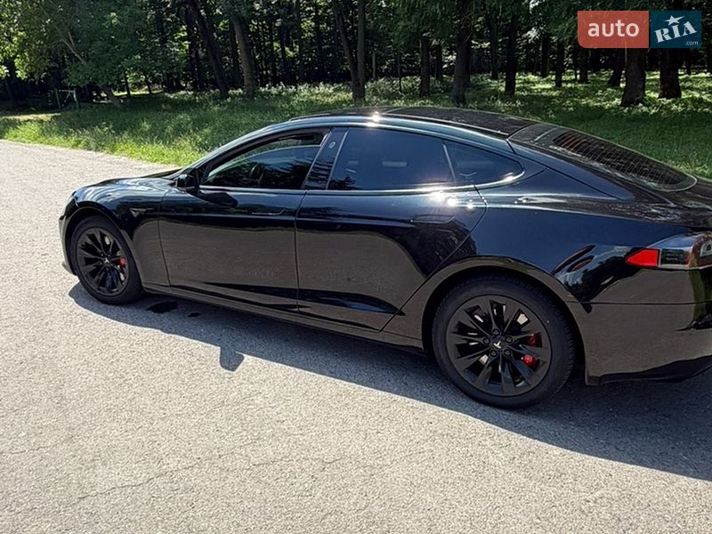 Ліфтбек Tesla Model S 2018 в Вінниці