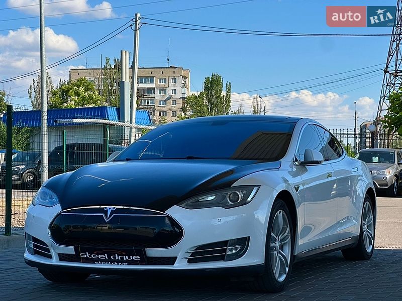 Tesla Model S 2013