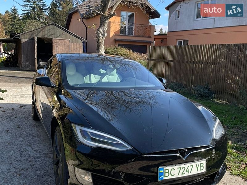 Ліфтбек Tesla Model S 2019 в Львові