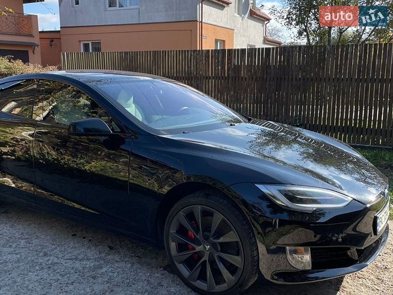 Ліфтбек Tesla Model S 2019 в Львові