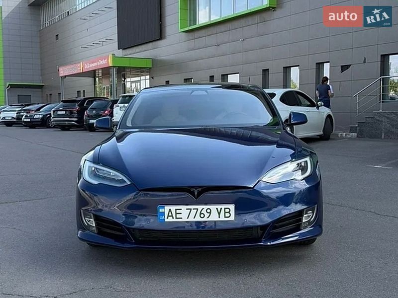 Tesla Model S 2018
