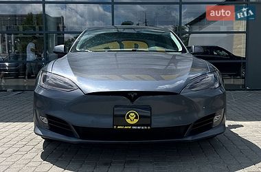 Лифтбек Tesla Model S 2017 в Ивано-Франковске