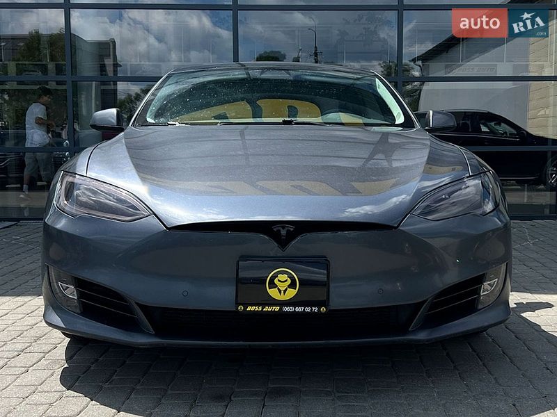 Лифтбек Tesla Model S 2017 в Ивано-Франковске