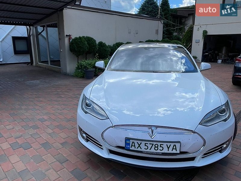 Лифтбек Tesla Model S 2016 в Харькове Лифтбек Tesla Model S 2016 в Харькове