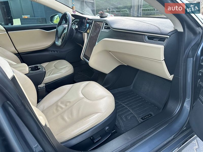 Ліфтбек Tesla Model S 2014 в Тернополі фото 44 Ліфтбек Tesla Model S 2014 в Тернополі