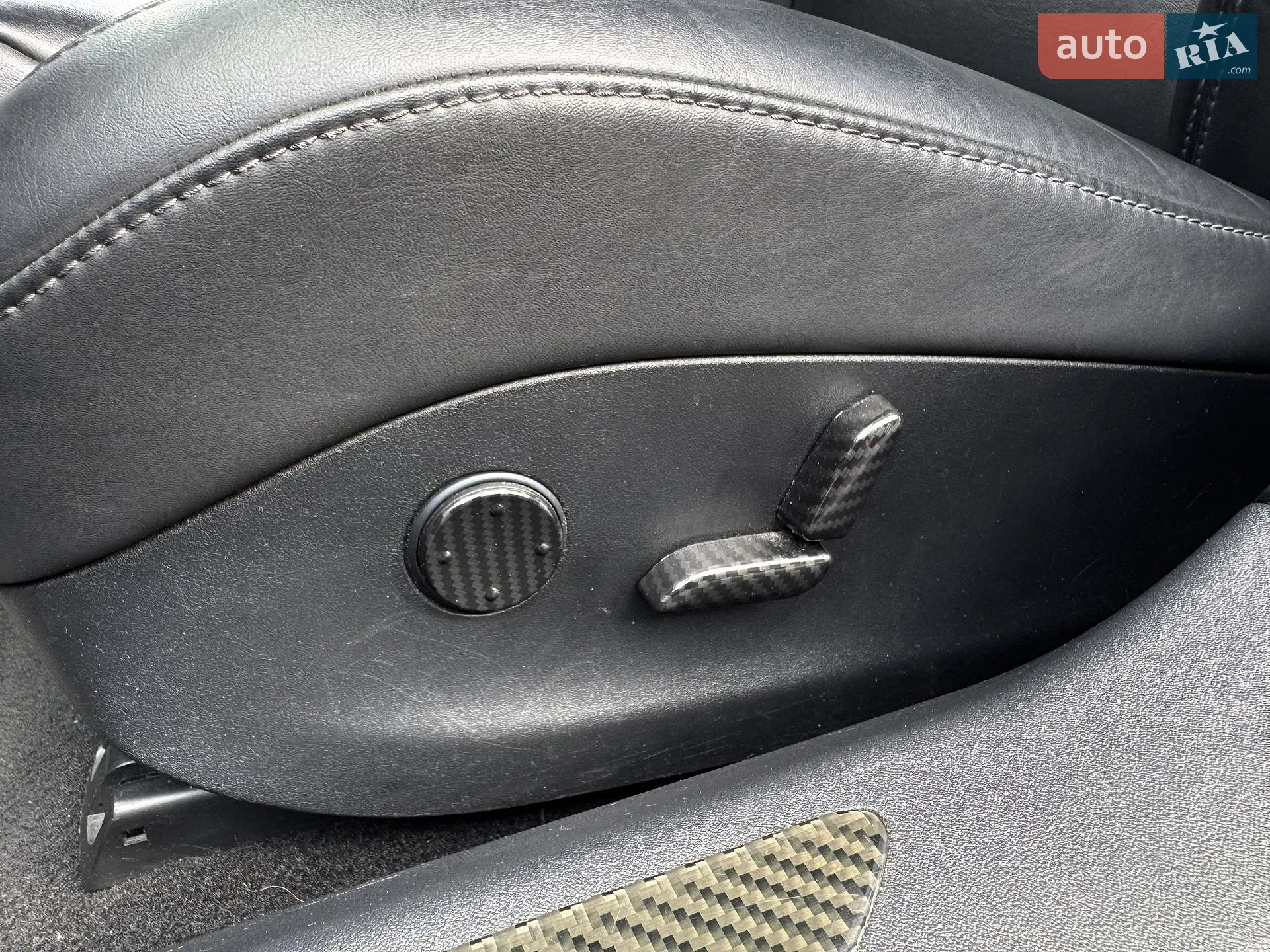 Tesla Model S 2019 VIN 5YJSA1E28KF305174 фото оголошення 16 з 29
