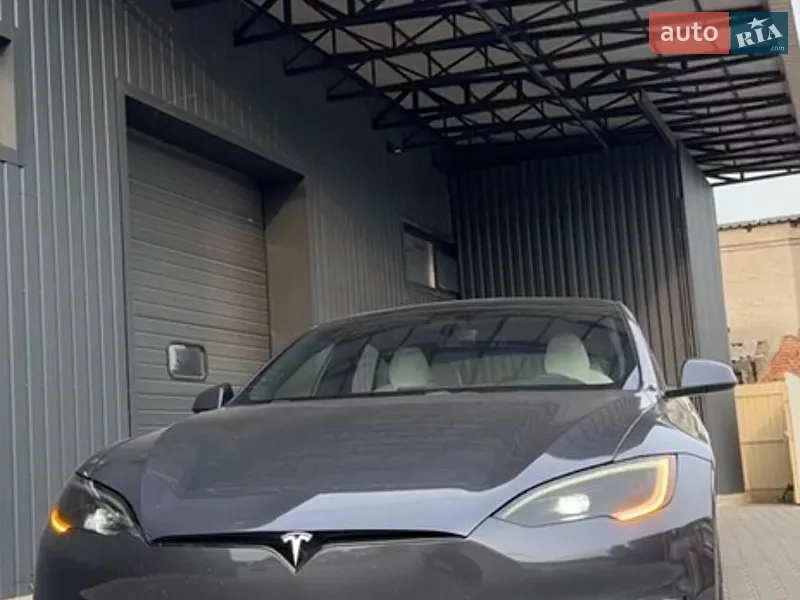 Tesla Model S 2023