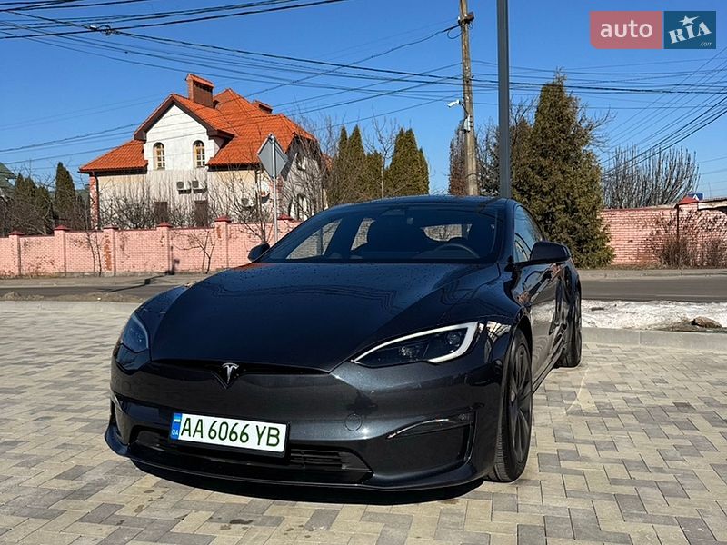Лифтбек Tesla Model S 2023 в Киеве
