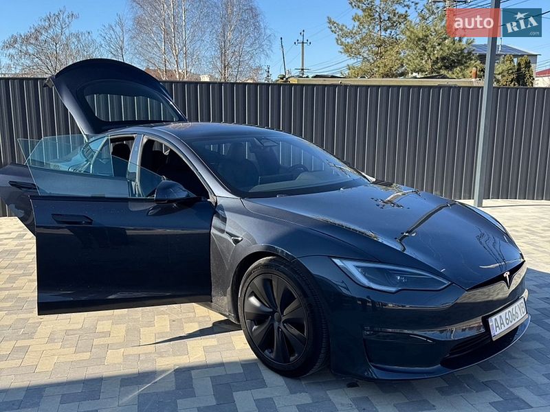 Лифтбек Tesla Model S 2023 в Киеве