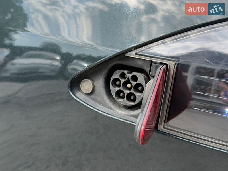 Лифтбек Tesla Model S 2013 в Виннице