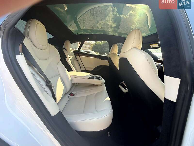 Лифтбек Tesla Model S 2022 в Виннице