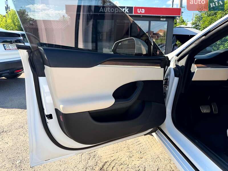 Лифтбек Tesla Model S 2022 в Виннице