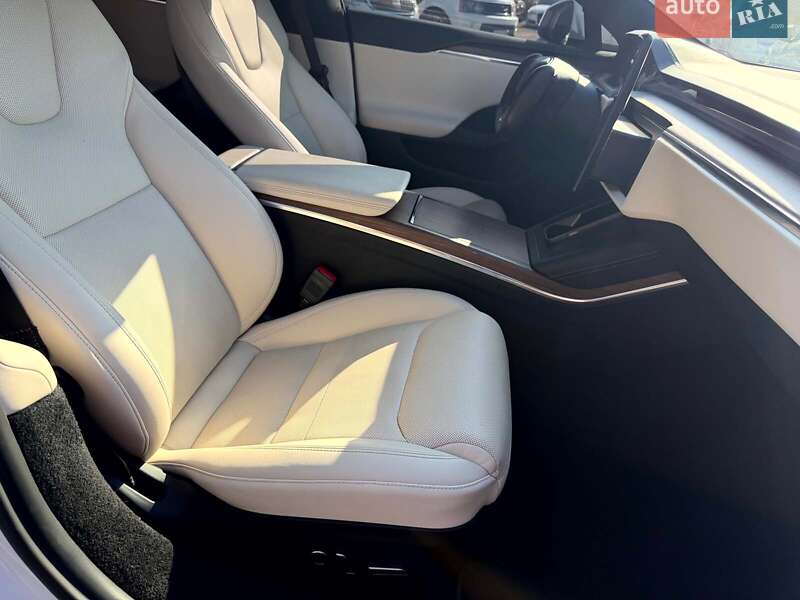 Лифтбек Tesla Model S 2022 в Виннице