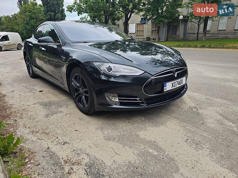 Tesla Model S 2013
