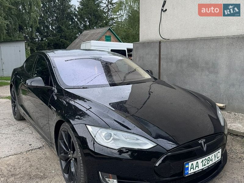 Лифтбек Tesla Model S 2013 в Баре