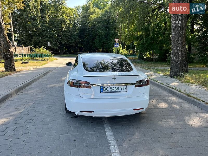 Лифтбек Tesla Model S 2015 в Бродах