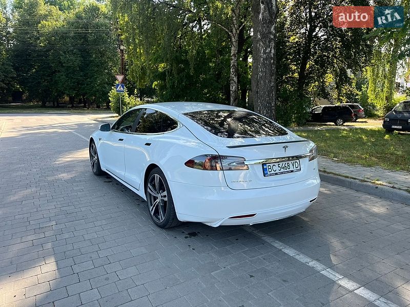 Лифтбек Tesla Model S 2015 в Бродах