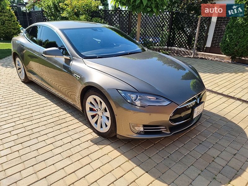 Лифтбек Tesla Model S 2015 в Николаеве