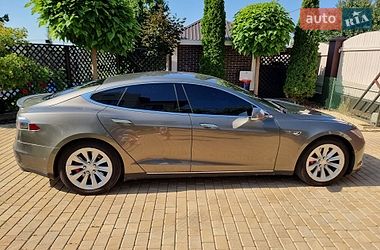 Лифтбек Tesla Model S 2015 в Николаеве