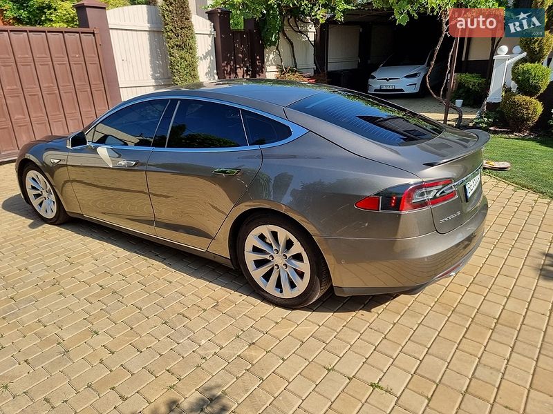 Лифтбек Tesla Model S 2015 в Николаеве