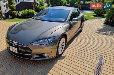 Лифтбек Tesla Model S 2015 в Николаеве