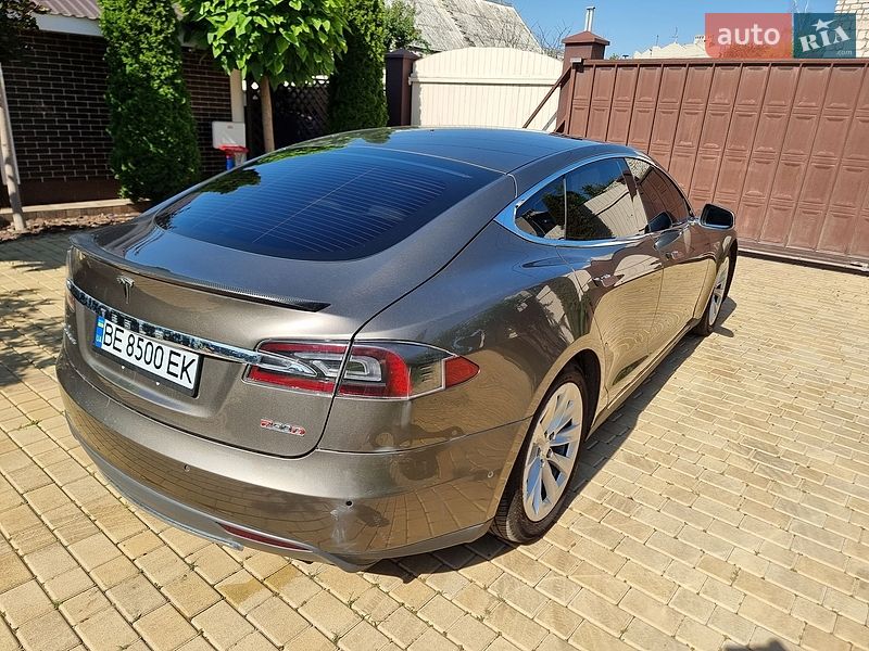 Лифтбек Tesla Model S 2015 в Николаеве