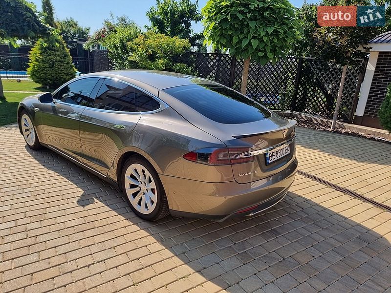 Лифтбек Tesla Model S 2015 в Николаеве