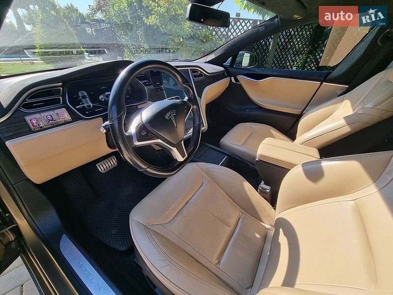 Лифтбек Tesla Model S 2015 в Николаеве