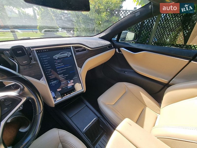 Лифтбек Tesla Model S 2015 в Николаеве