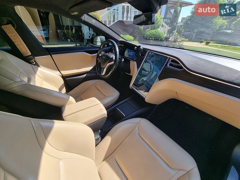 Лифтбек Tesla Model S 2015 в Николаеве