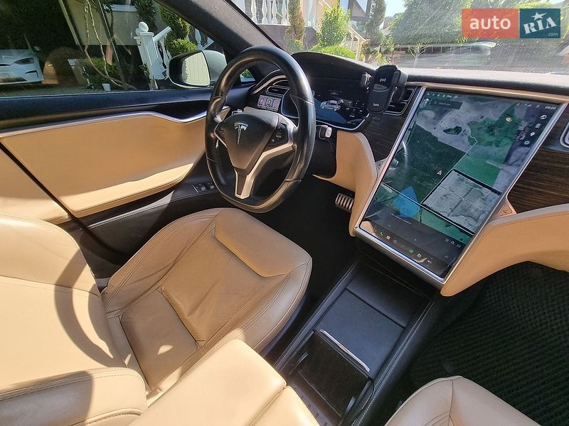 Лифтбек Tesla Model S 2015 в Николаеве