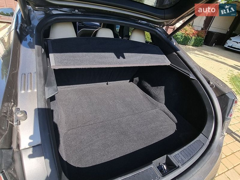 Лифтбек Tesla Model S 2015 в Николаеве