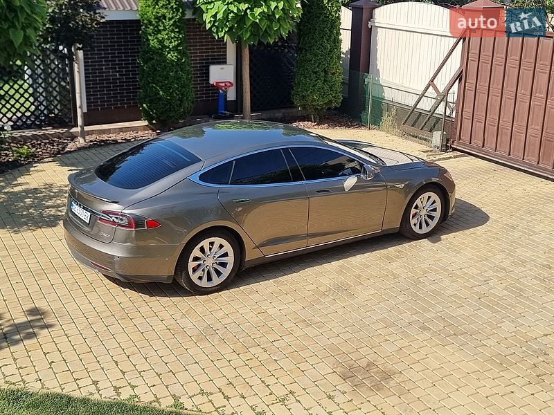 Лифтбек Tesla Model S 2015 в Николаеве