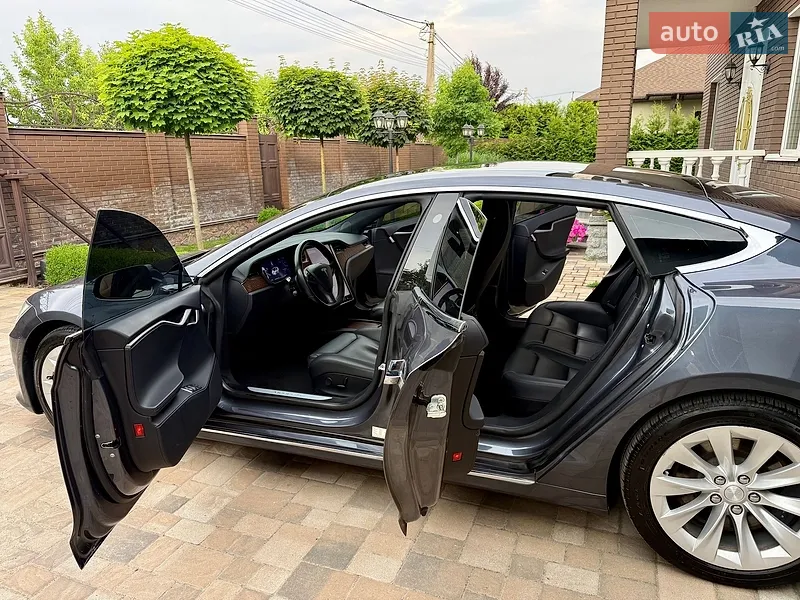 Tesla Model S 2018 VIN 5YJSA1E20JF297702 фото оголошення 31 з 115