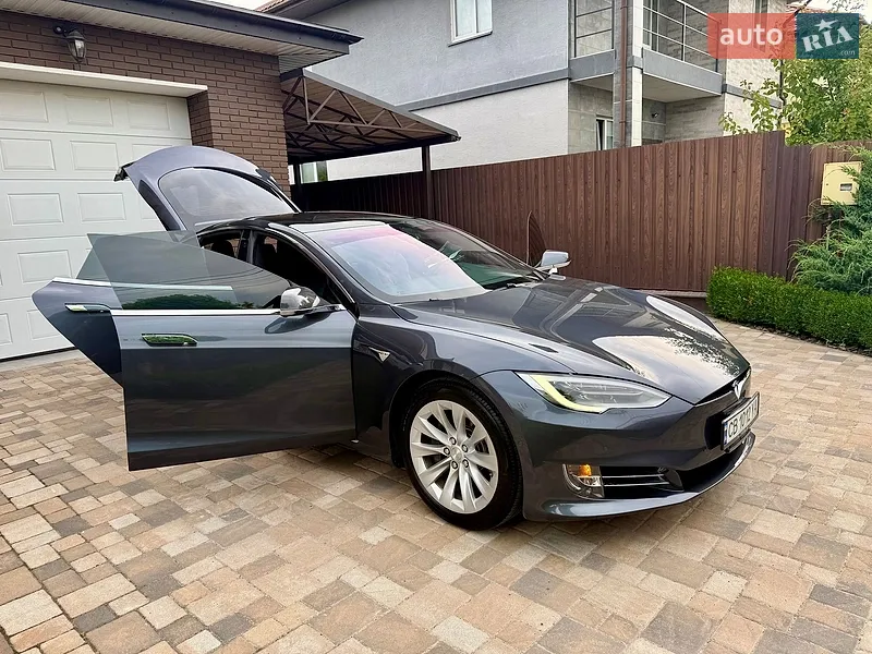 Tesla Model S 2018 VIN 5YJSA1E20JF297702 фото оголошення 39 з 115