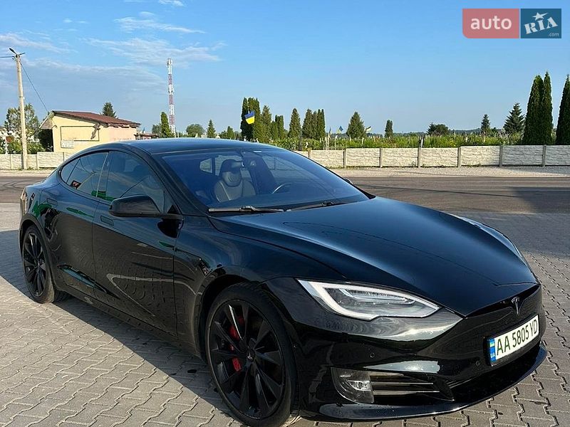 Ліфтбек Tesla Model S 2018 в Києві