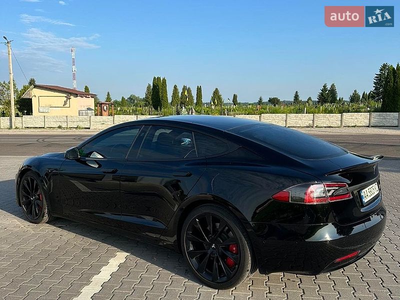 Ліфтбек Tesla Model S 2018 в Києві