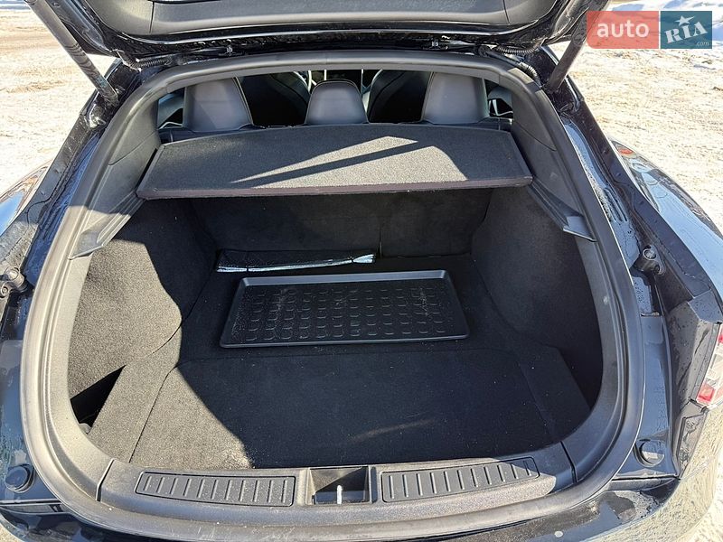 Ліфтбек Tesla Model S 2018 в Києві