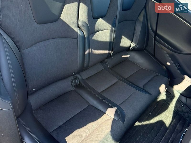 Ліфтбек Tesla Model S 2018 в Києві
