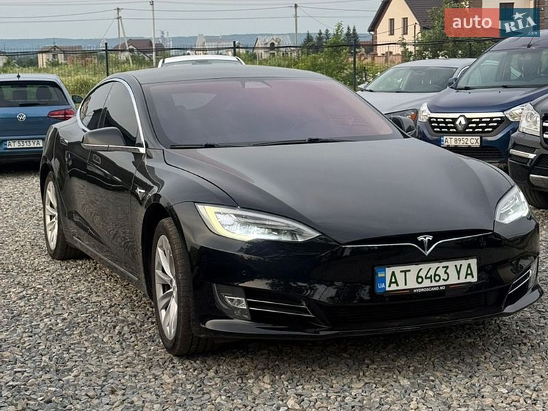 Лифтбек Tesla Model S 2017 в Ивано-Франковске